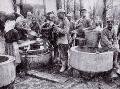 TN_GermanSoldiersFeedPolishPeasantWomen1915.jpg 4.3K